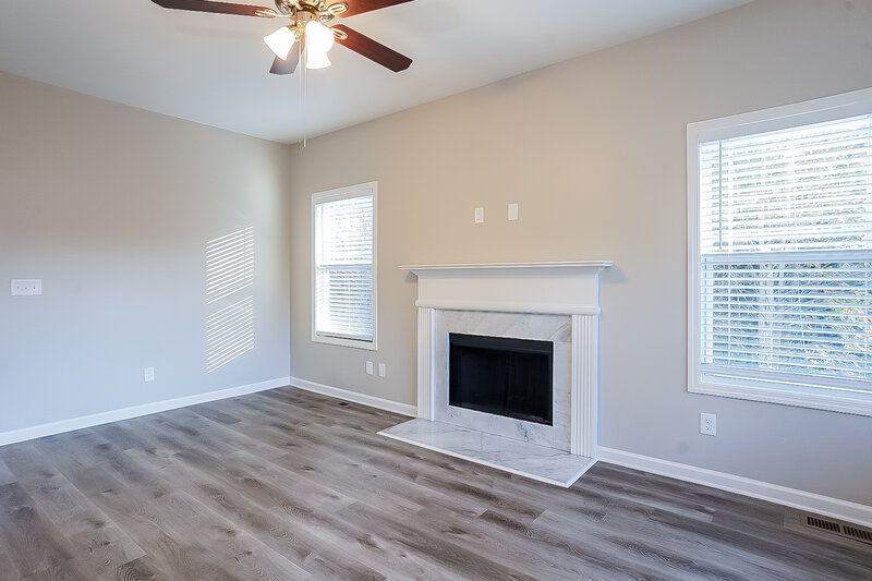 1,915/Mo, 660 Amberwood Drive Villa Rica, GA 30180 Living Room View