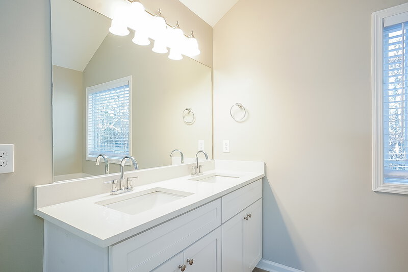 1,915/Mo, 660 Amberwood Drive Villa Rica, GA 30180 Main Bathroom View