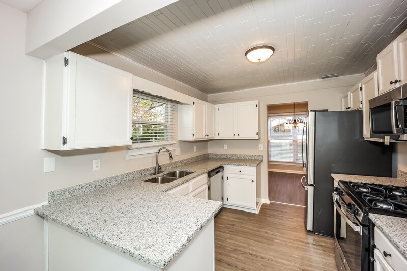 1,845/Mo, 8449 Willows Ter Riverdale, GA 30274 Kitchen View