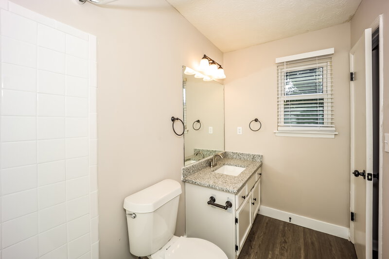 1,845/Mo, 8449 Willows Ter Riverdale, GA 30274 Main Bathroom View