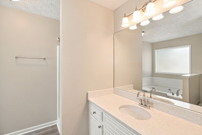 1,920/Mo, 3692 Fay Dr Rex, GA 30273 Primary Bathroom View