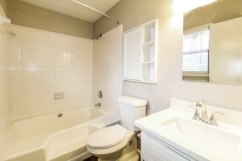 2,110/Mo, 3375 Revere Cir Snellville, GA 30039 Main Bathroom View