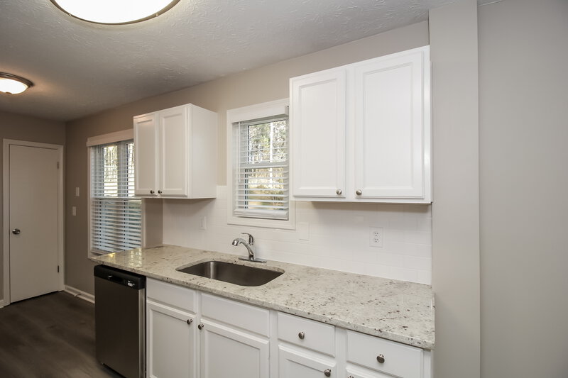 2,090/Mo, 3000 OWENS MEADOW Drive NW Kennesaw, GA 30152 Kitchen View 2