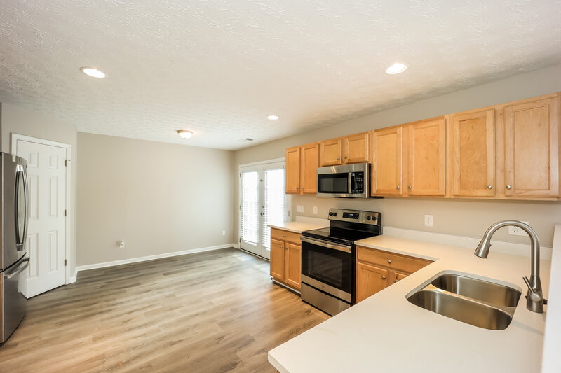 2,205/Mo, 5545 Sable Bay Pt Atlanta, GA 30349 Kitchen View 2