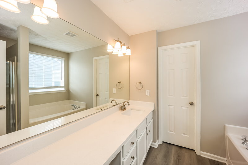 2,205/Mo, 5545 Sable Bay Pt Atlanta, GA 30349 Main Bathroom View