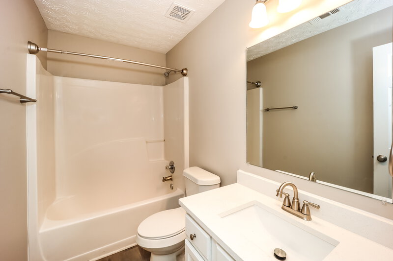 2,205/Mo, 5545 Sable Bay Pt Atlanta, GA 30349 Bathroom View