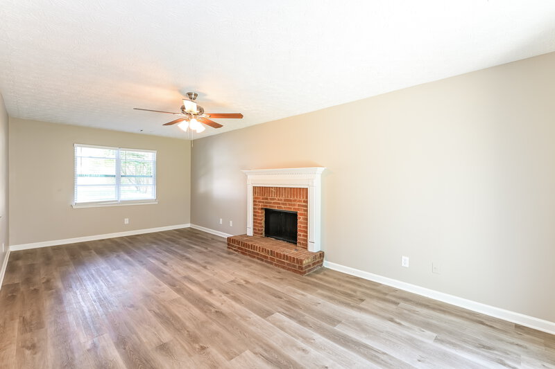 2,110/Mo, 2411 Rosedale Creek Dr Snellville, GA 30078 Living Room View 2