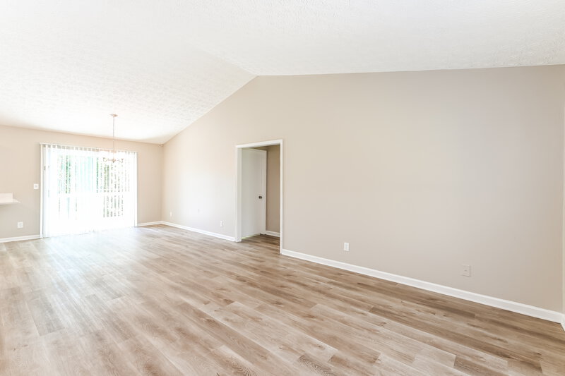 2,110/Mo, 2411 Rosedale Creek Dr Snellville, GA 30078 Living Room View 3