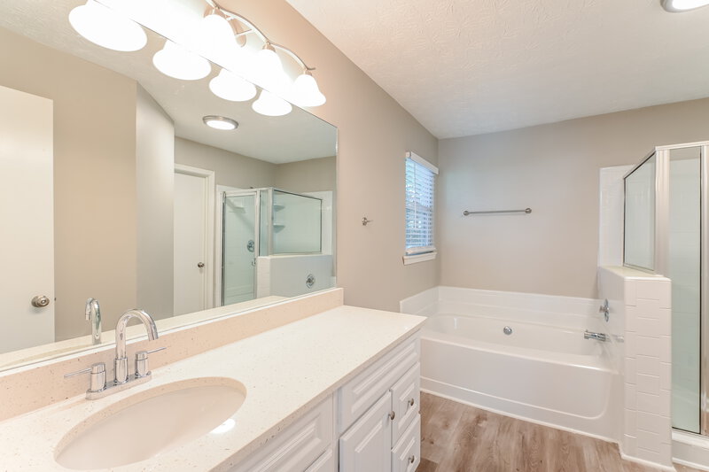 2,110/Mo, 2411 Rosedale Creek Dr Snellville, GA 30078 Main Bathroom View