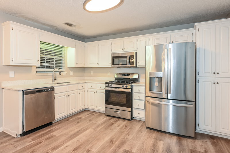 2,610/Mo, 1243 Shady Brook Ct Hampton, GA 30228 Kitchen View