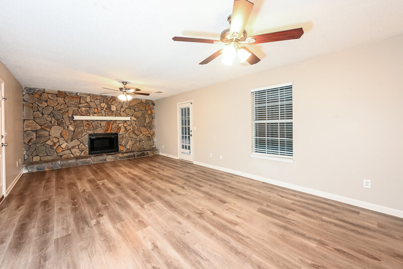 2,610/Mo, 1243 Shady Brook Ct Hampton, GA 30228 Family Room View