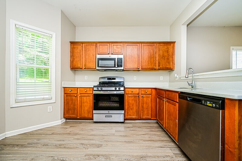1,870/Mo, 512 Anglewood Trce Stockbridge, GA 30281 Kitchen View 2