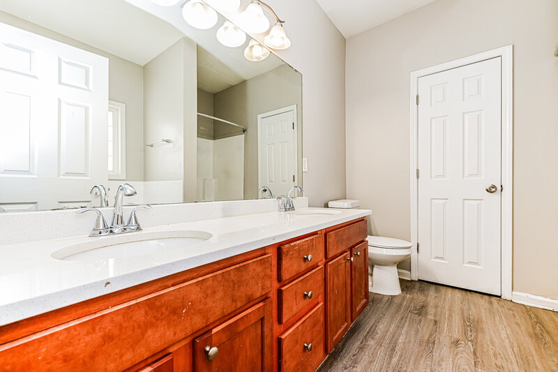 1,870/Mo, 512 Anglewood Trce Stockbridge, GA 30281 Main Bathroom View