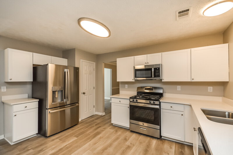 2,395/Mo, 5621 Winchester Pl Lithonia, GA 30038 Kitchen View 2