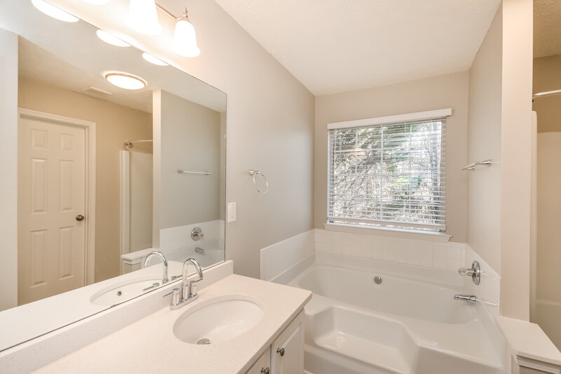 2,395/Mo, 5621 Winchester Pl Lithonia, GA 30038 Main Bathroom View