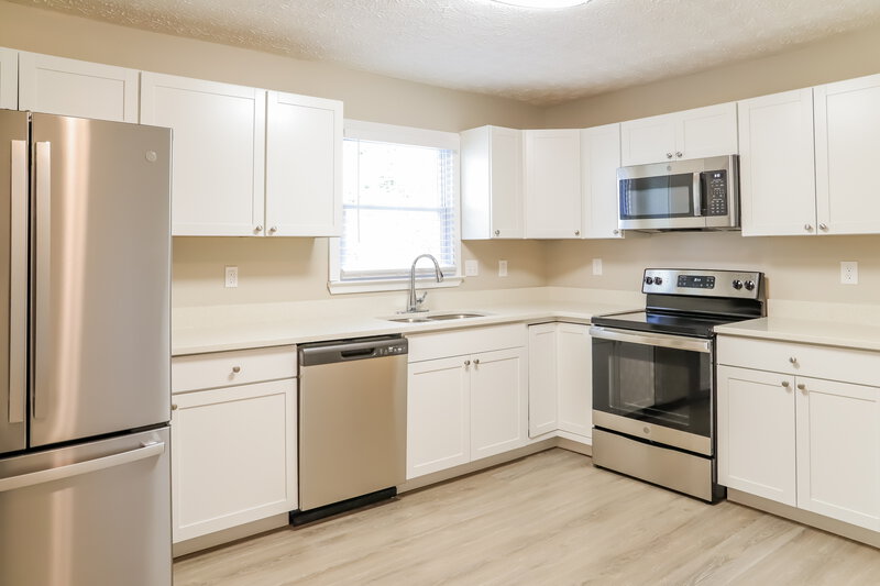 1,870/Mo, 130 Joshua St Palmetto, GA 30268 Kitchen View 2