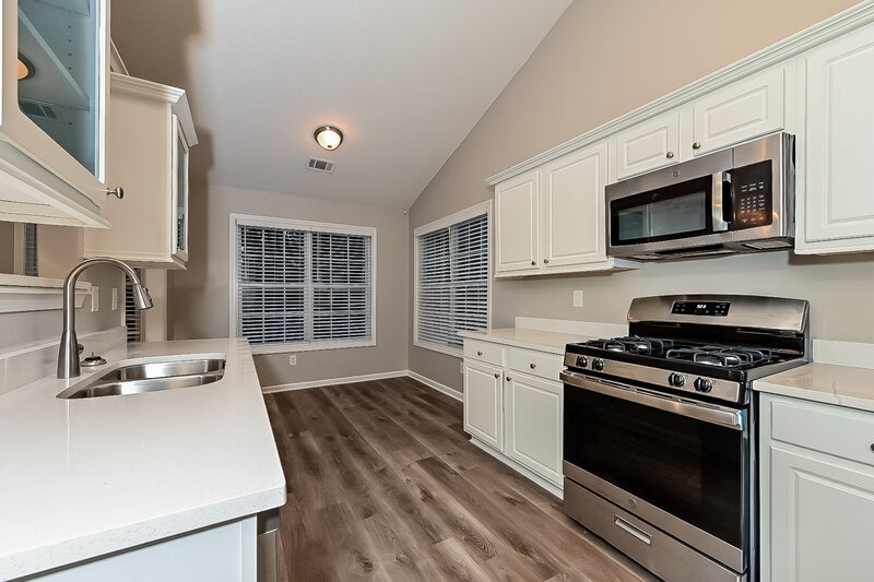 2,200/Mo, 757 Auburn Ridge Way Riverdale, GA 30296 Kitchen View 2