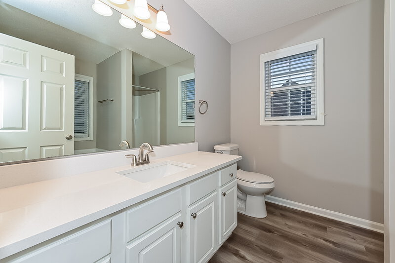 2,200/Mo, 757 Auburn Ridge Way Riverdale, GA 30296 Main Bathroom View