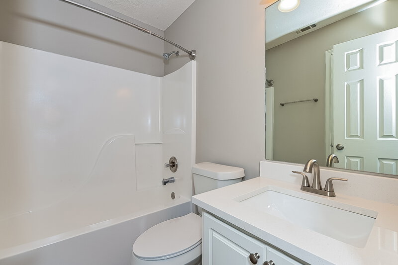 2,200/Mo, 757 Auburn Ridge Way Riverdale, GA 30296 Bathroom View