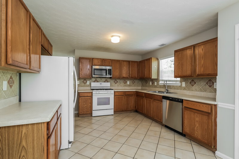 2,090/Mo, 832 Freedom Walk Locust Grove, GA 30248 Kitchen View