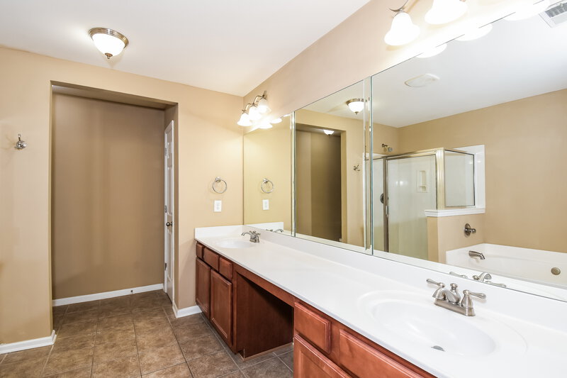 3,350/Mo, 1450 Winshire Cv Alpharetta, GA 30004 Main Bathroom View