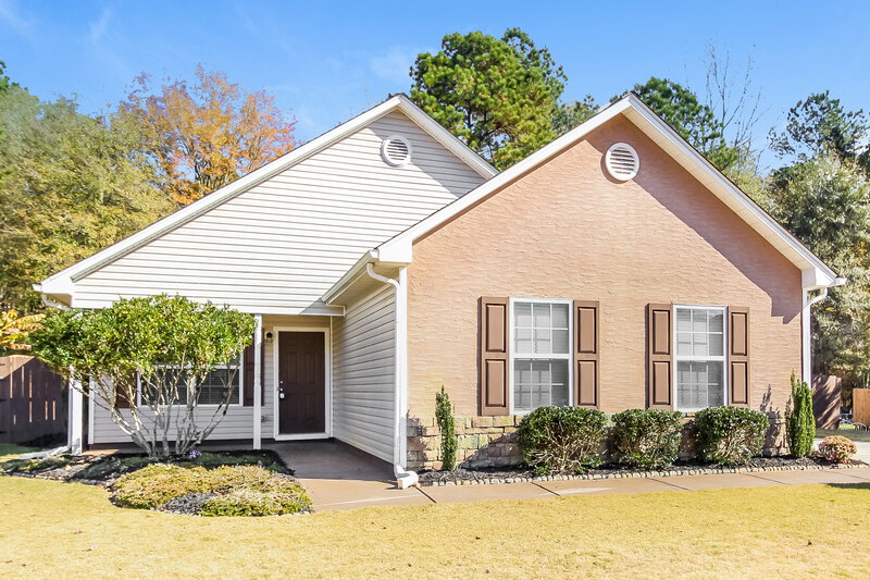 1,915/Mo, 996 Navaho Trl Monroe, GA 30655 Front View