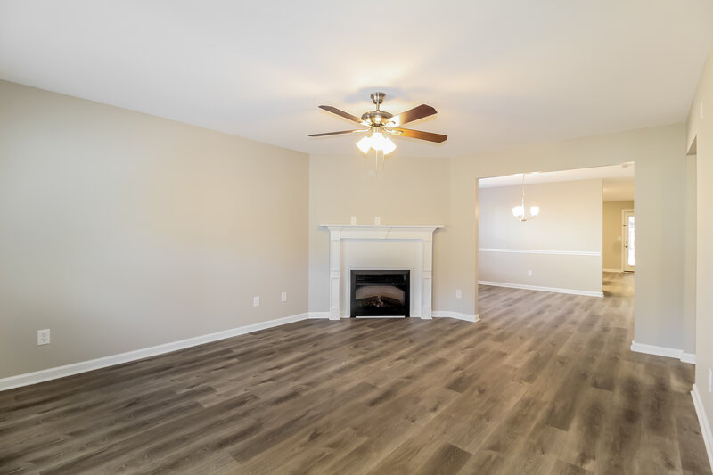 1,915/Mo, 996 Navaho Trl Monroe, GA 30655 Living Room View
