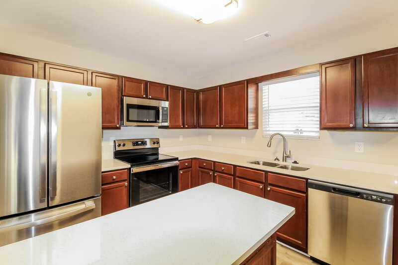 1,915/Mo, 996 Navaho Trl Monroe, GA 30655 Kitchen View