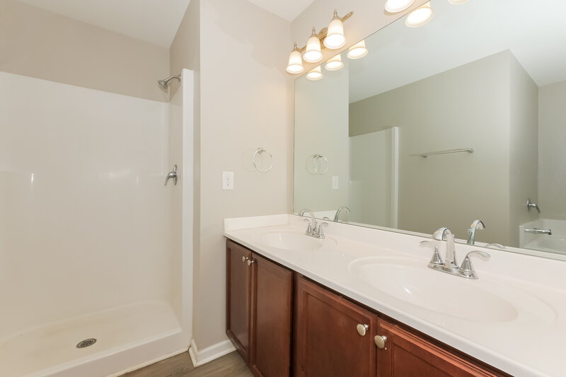 2,005/Mo, 7660 Volion Pkwy Fairburn, GA 30213 Main Bathroom View