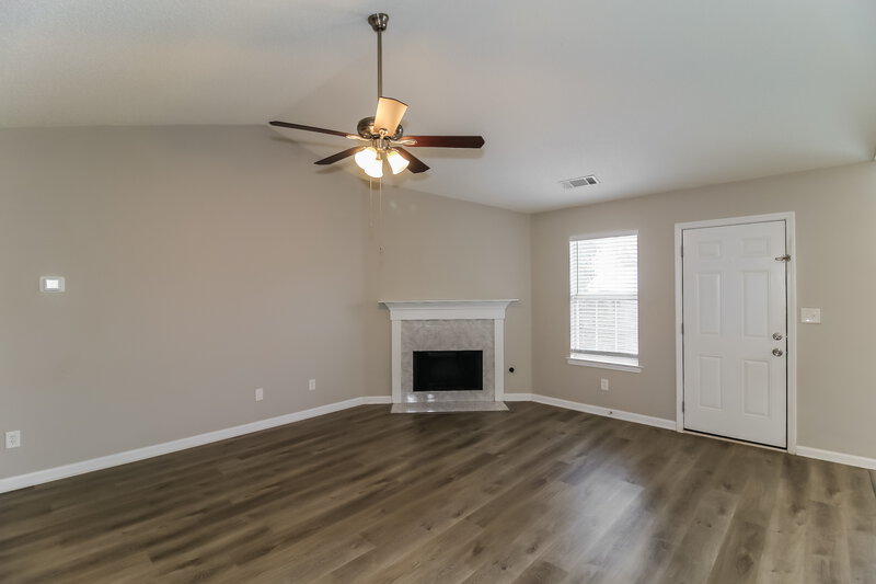 1,740/Mo, 604 Fieldcrest Dr McDonough, GA 30253 Living Room View