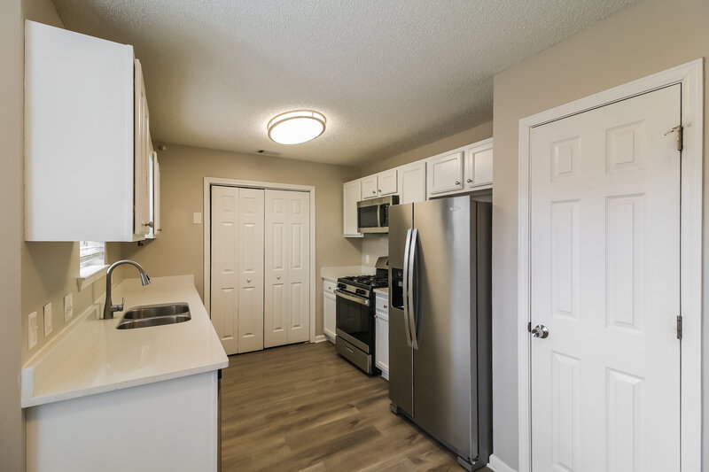 1,740/Mo, 604 Fieldcrest Dr McDonough, GA 30253 Kitchen View