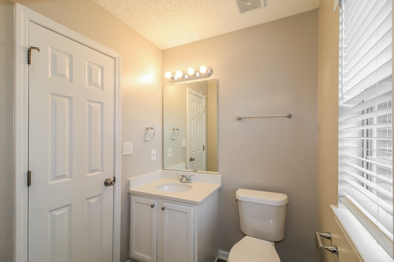 1,740/Mo, 604 Fieldcrest Dr McDonough, GA 30253 Bathroom View