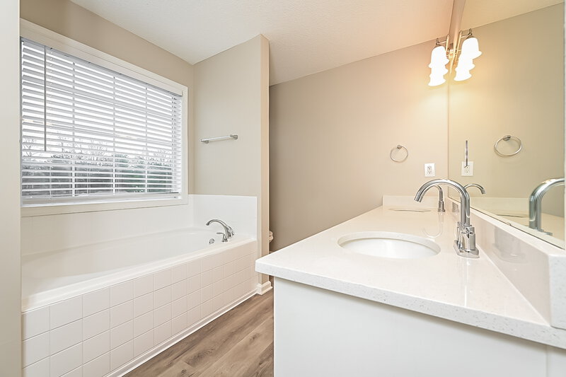 2,175/Mo, 621 Waterford Ln McDonough, GA 30253 Main Bathroom View