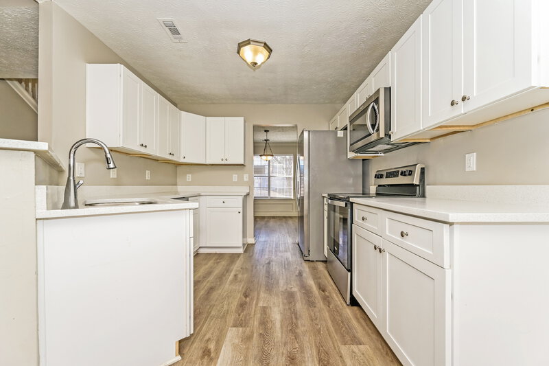 2,450/Mo, 654 Highpoint Way McDonough, GA 30253 Kitchen View