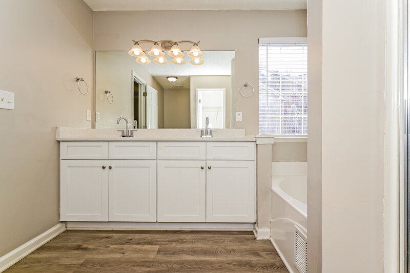 2,450/Mo, 654 Highpoint Way McDonough, GA 30253 Main Bathroom View