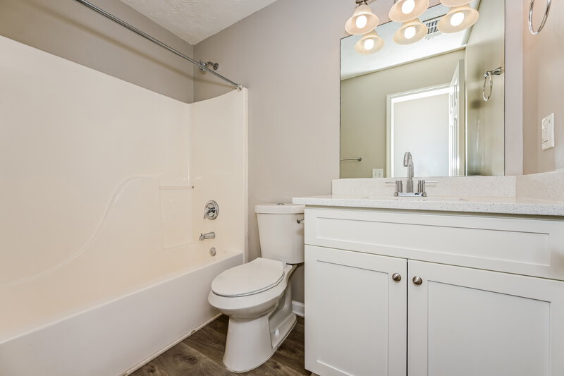 2,450/Mo, 654 Highpoint Way McDonough, GA 30253 Bathroom View
