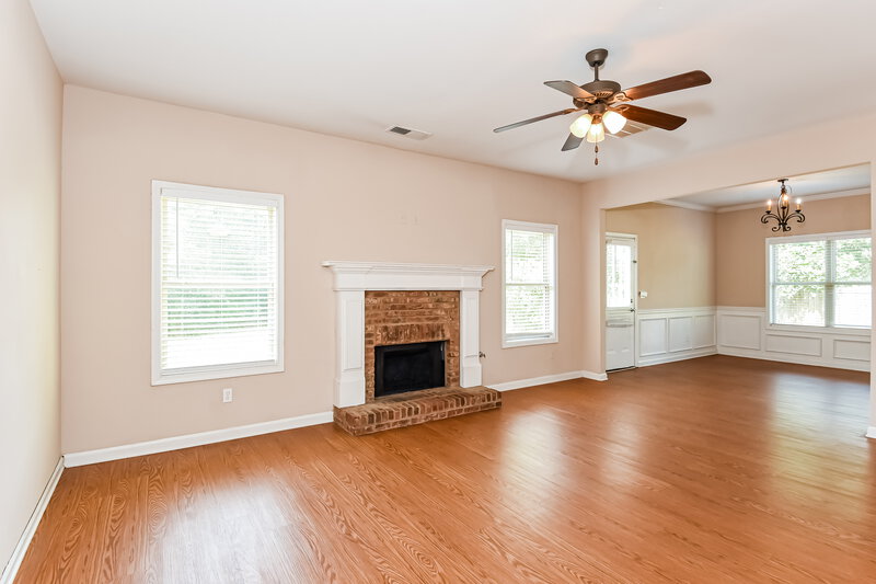 2,730/Mo, 16 Rosen St NW Cartersville, GA 30120 Living Room View