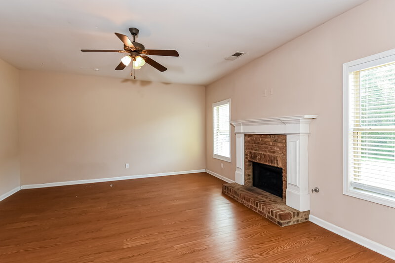 2,730/Mo, 16 Rosen St NW Cartersville, GA 30120 Living Room View 3