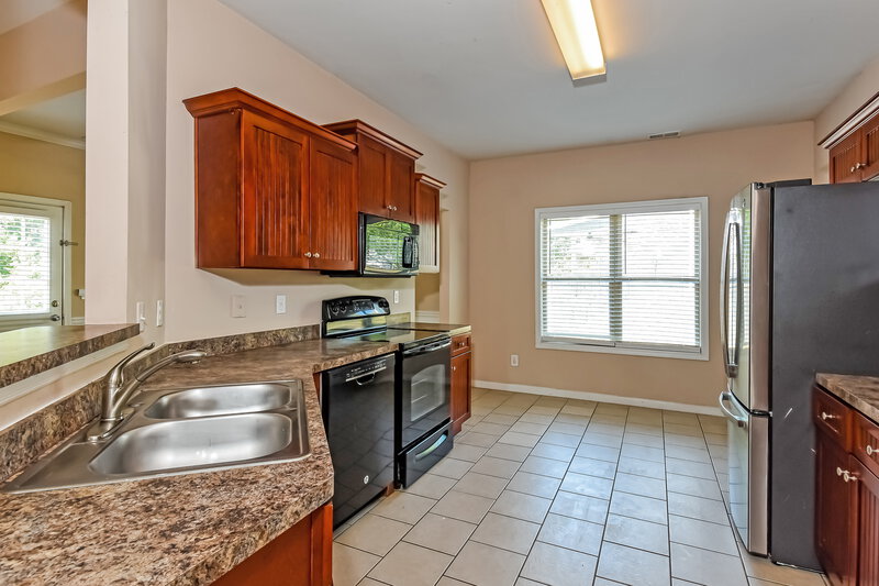 2,730/Mo, 16 Rosen St NW Cartersville, GA 30120 Kitchen View 2