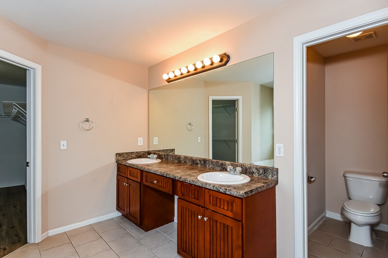 2,730/Mo, 16 Rosen St NW Cartersville, GA 30120 Main Bathroom View