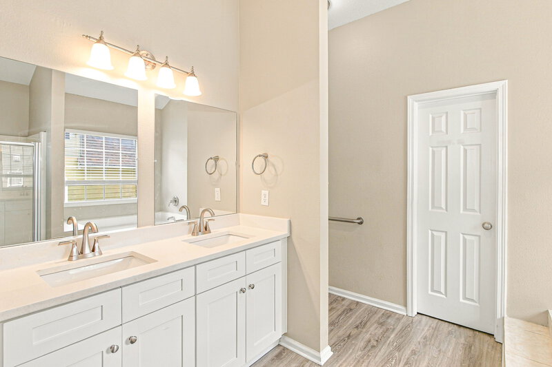 2,145/Mo, 10324 Deep Creek Cv Union City, GA 30291 Primary Bathroom View