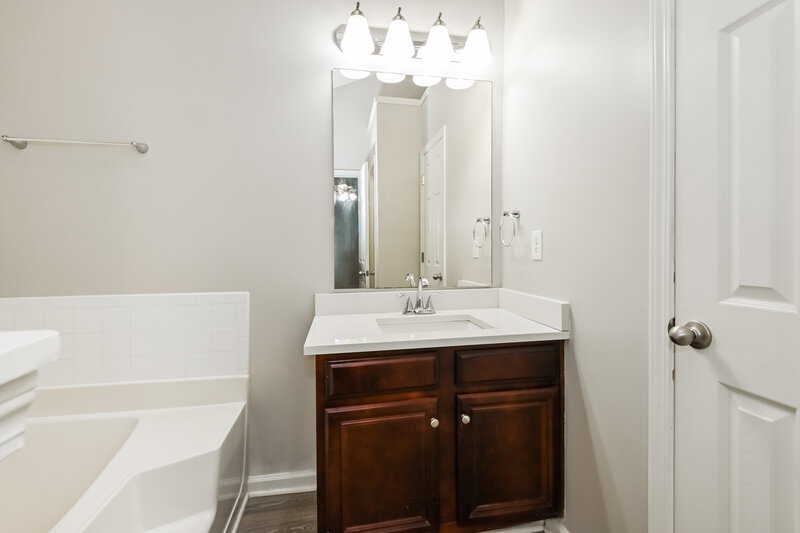 1,935/Mo, 414 Hidden Creek Ct Canton, GA 30114 Main Bathroom View