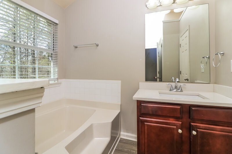 1,965/Mo, 414 Hidden Creek Ct Canton, GA 30114 Main Bathroom View