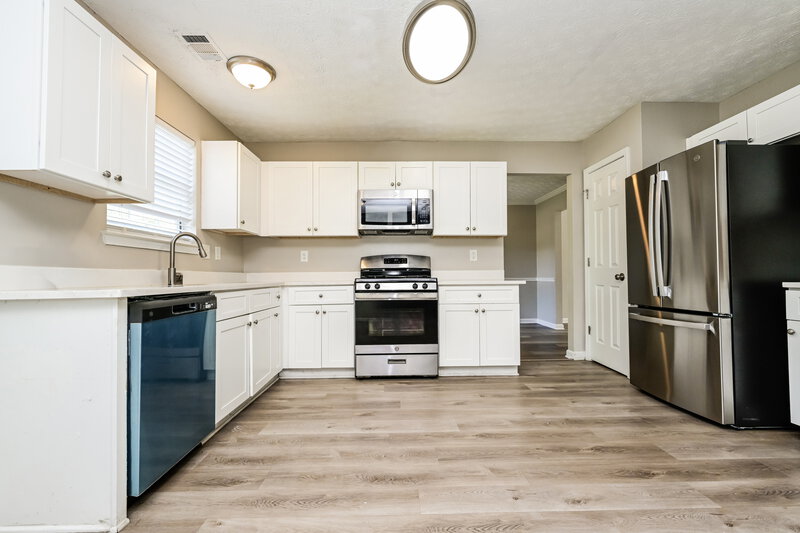 2,560/Mo, 3300 Rockmill Dr Ellenwood, GA 30294 Kitchen View 2