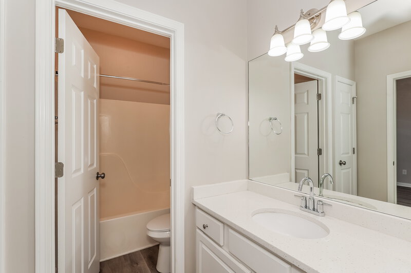 2,140/Mo, 2674 Neighborhood Walk S Villa Rica, GA 30180 Bathroom View
