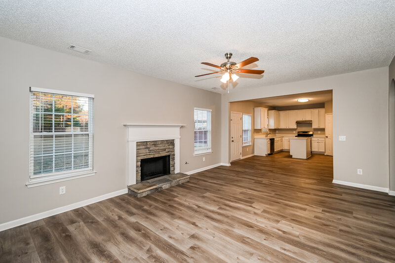 2,640/Mo, 6657 Delaware Bnd Fairburn, GA 30213 Living Room View