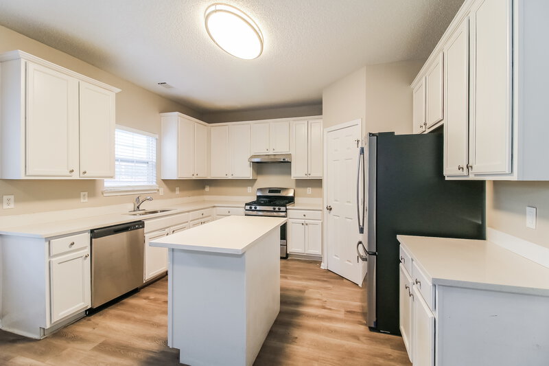 2,600/Mo, 6657 Delaware Bnd Fairburn, GA 30213 Kitchen View