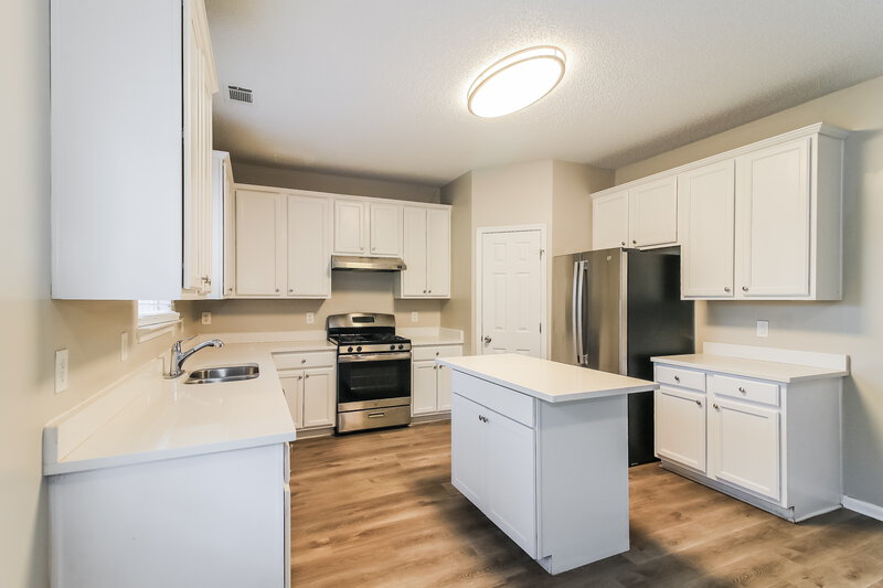 2,600/Mo, 6657 Delaware Bnd Fairburn, GA 30213 Kitchen View 2