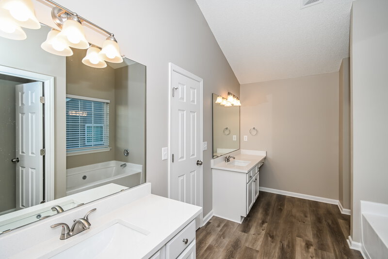2,640/Mo, 6657 Delaware Bnd Fairburn, GA 30213 Main Bathroom View