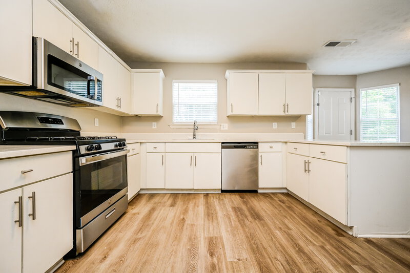 2,140/Mo, 409 Grove Park Dr Locust Grove, GA 30248 Kitchen View